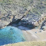 Βίλα Waterfront With Private Pool *
