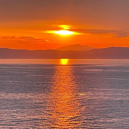 Waterfront With Private Pool * Melissaki