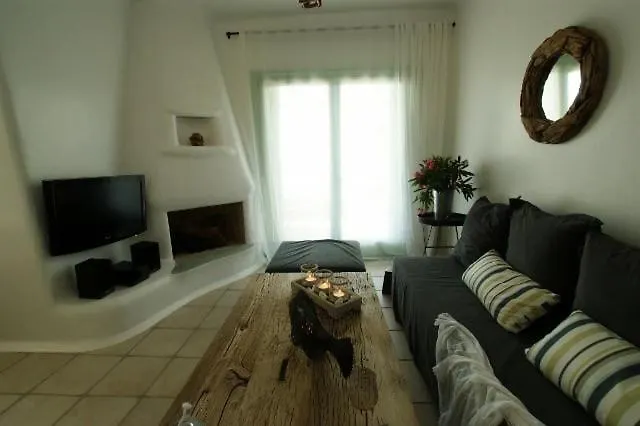 Villa Waterfront With Private Pool *